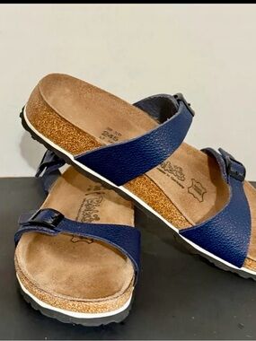 Birki's by Birkenstock Navy Blue
Leather Sandals 7.5